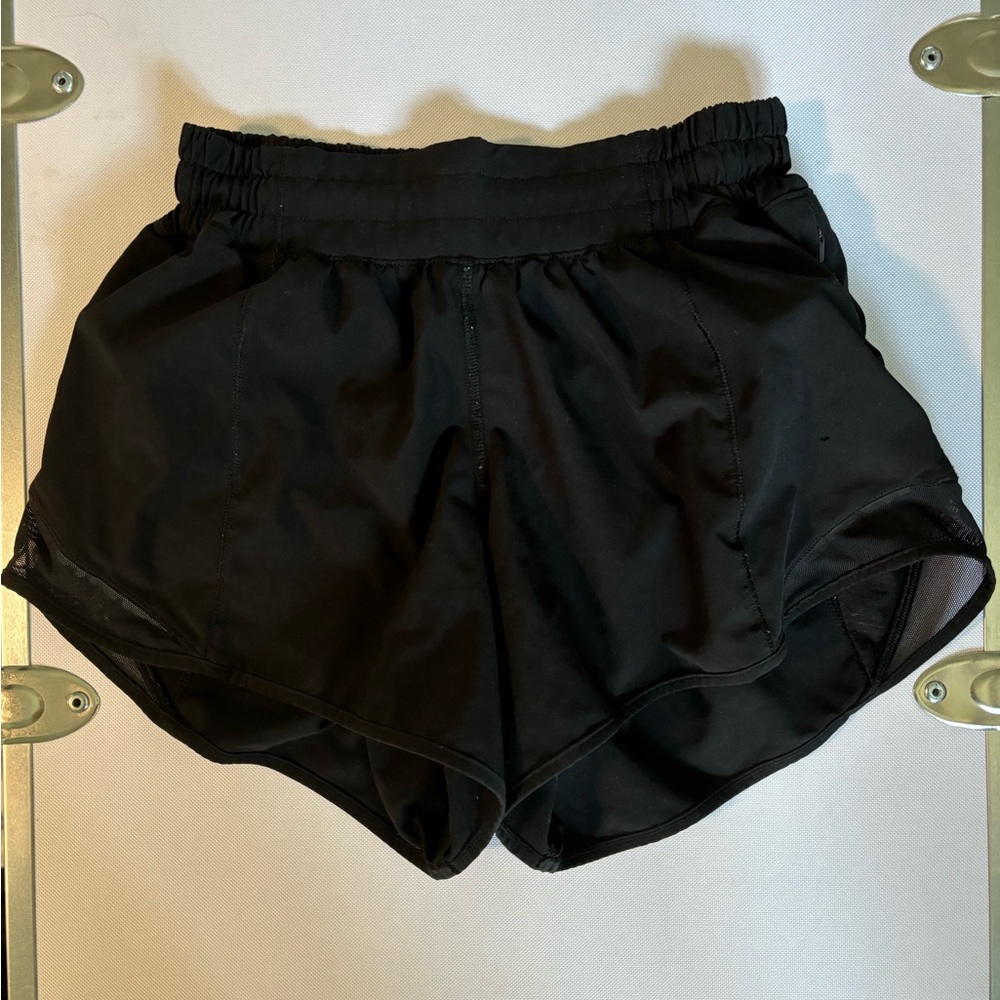 Lululemon Hotty Hot Low-Rise Lined Shorts 4”